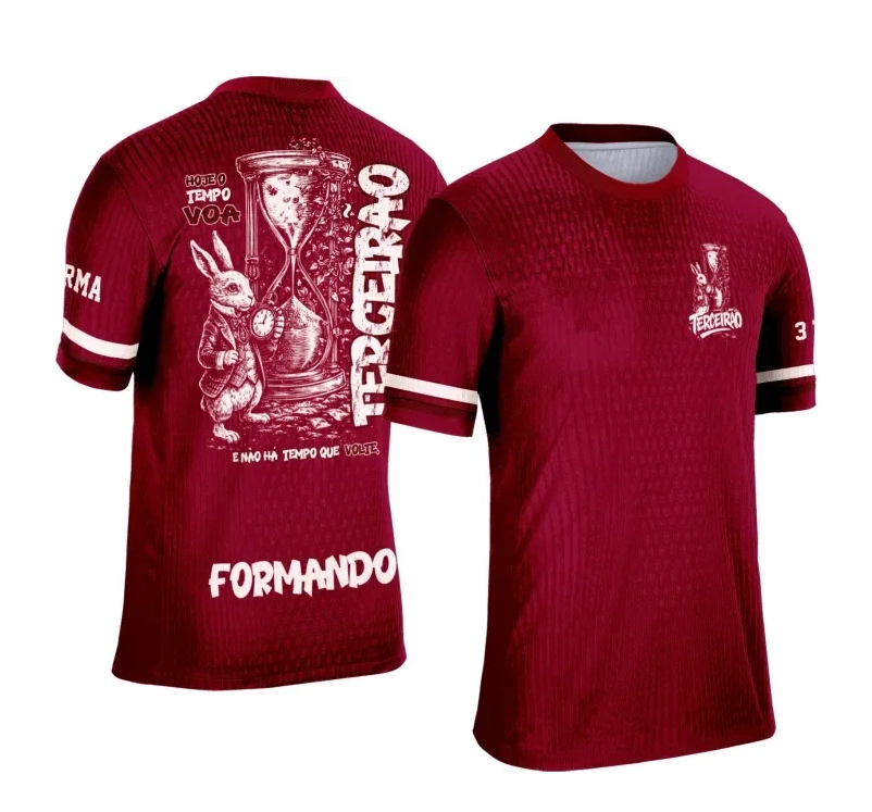 Camiseta vermelha personalizada Terceirão 2026 com estampa de ampulheta e coelho do tempo